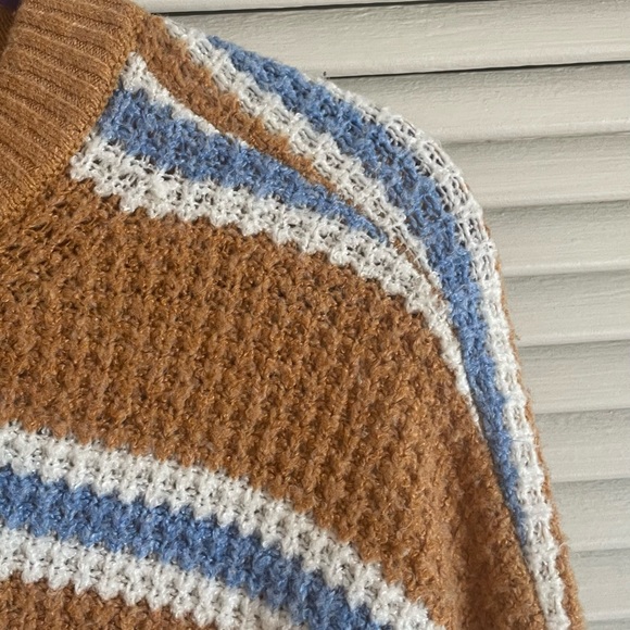 Brown sweater with blue and white lines - Picture 2 of 4